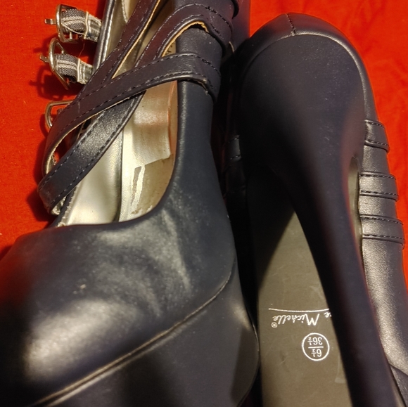 Anne Michelle Heels - Picture 3 of 6